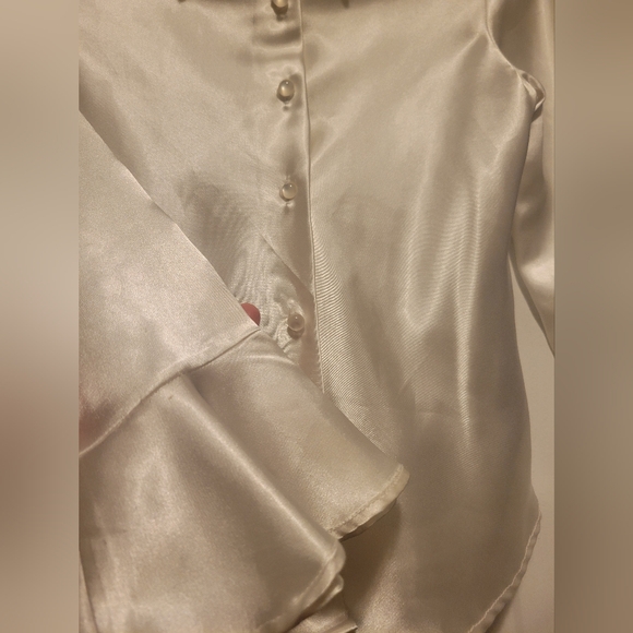 Satin button up flare sleeve top - Picture 3 of 4